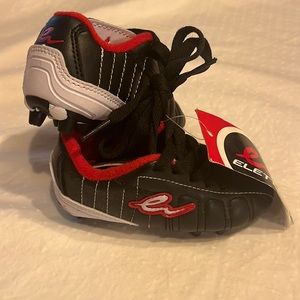 NWT Eletto cleats size 7(y)